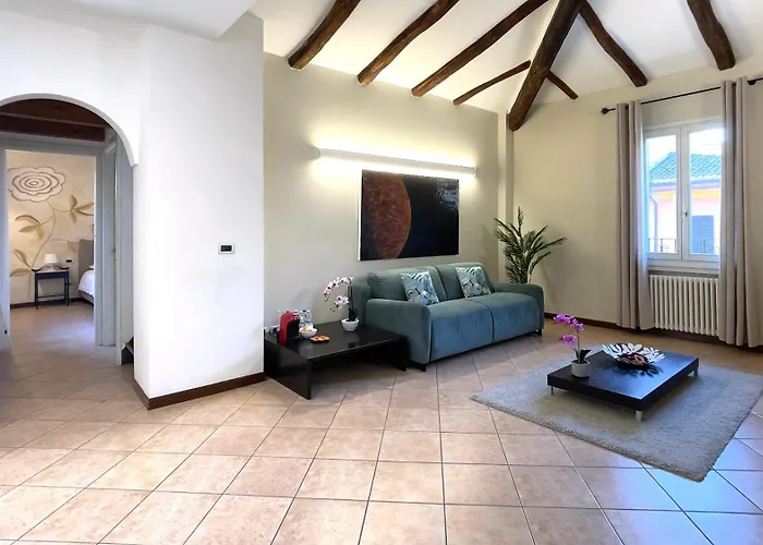 Int 6 - Marco By San Luca *